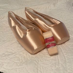 Brand new Gaynor Minden pointe shoes.
